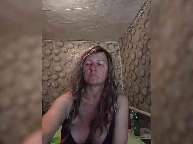 FameLara webcam