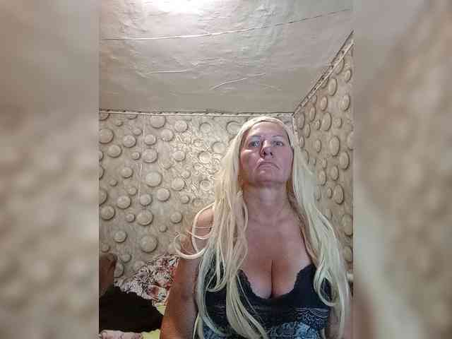 FameLara webcam