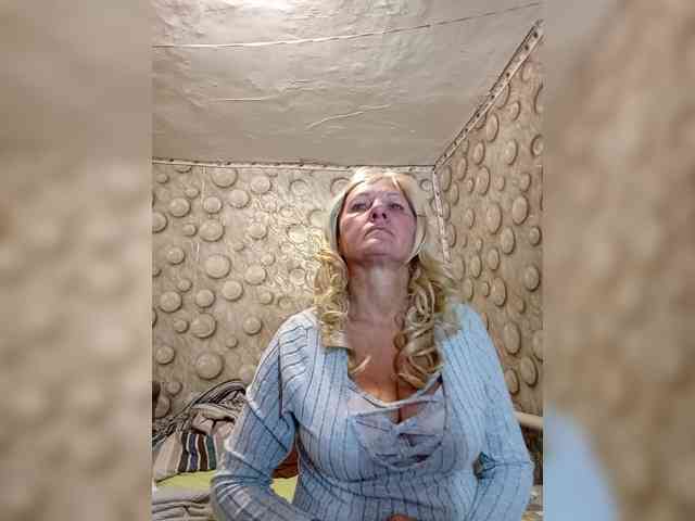 FameLara webcam