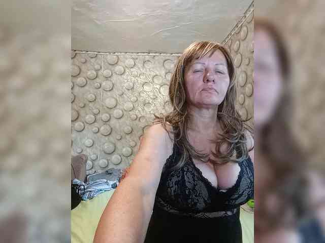Famelara's cam show statistics and live stream