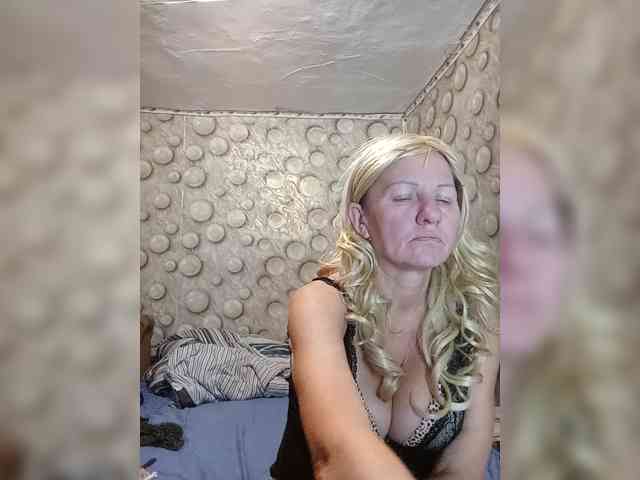 FameLara webcam