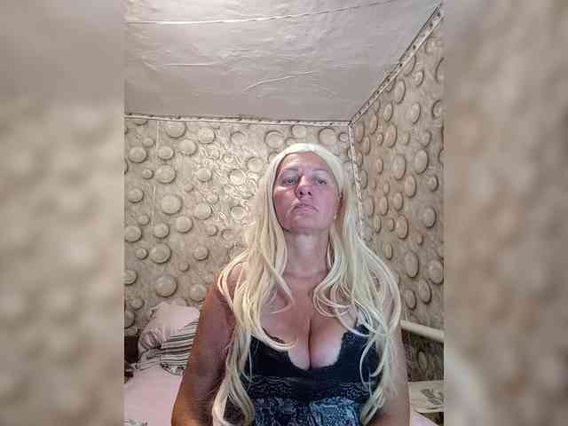 FameLara webcam