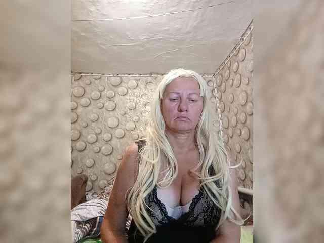 FameLara webcam