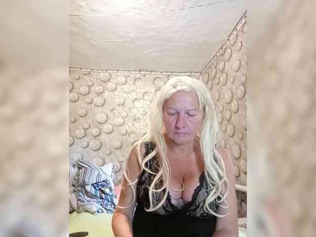 FameLara webcam
