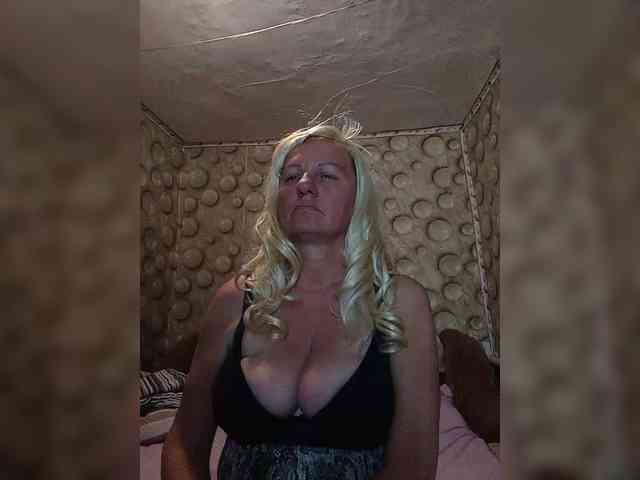 FameLara webcam