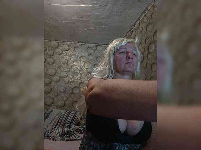 FameLara webcam