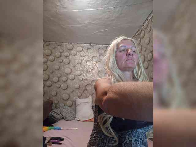 FameLara webcam