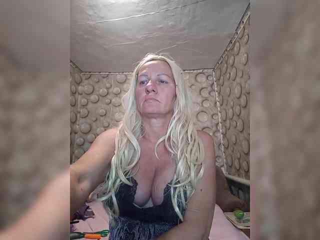 FameLara webcam