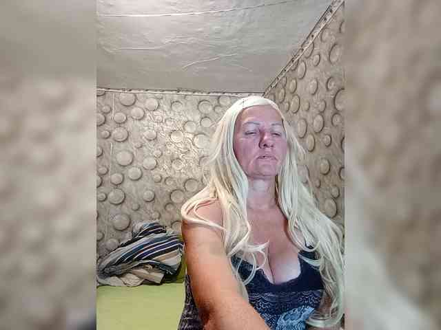 FameLara webcam