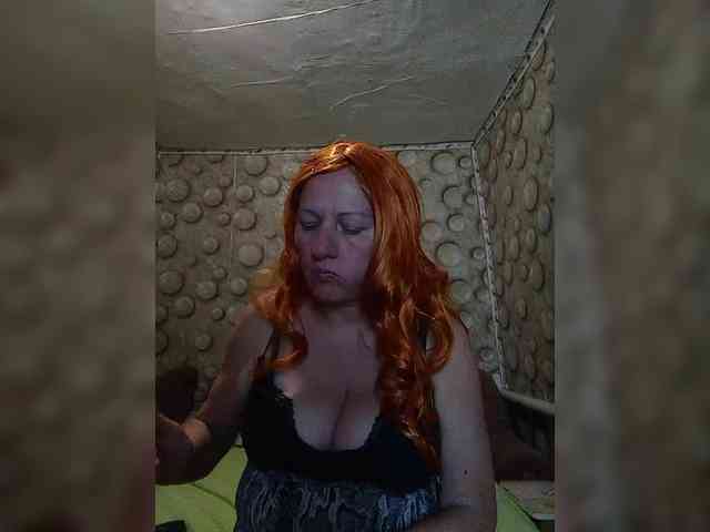 FameLara webcam