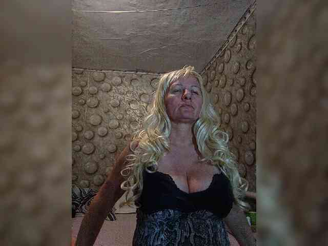 FameLara webcam