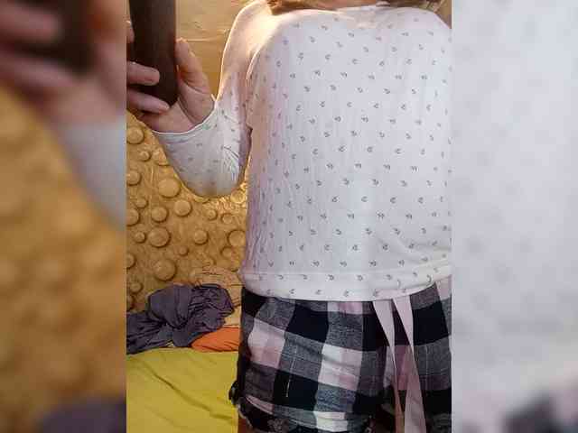 FameLara webcam