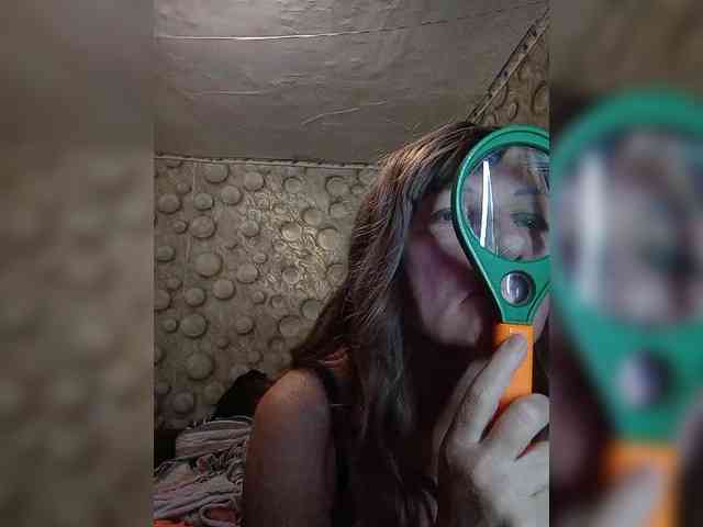FameLara webcam