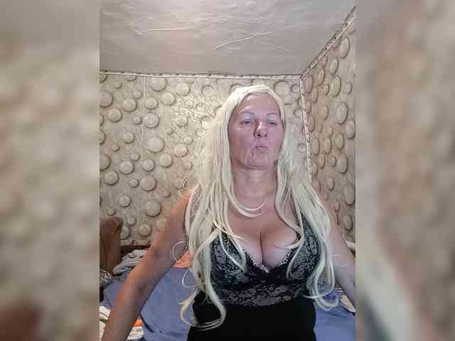 FameLara webcam