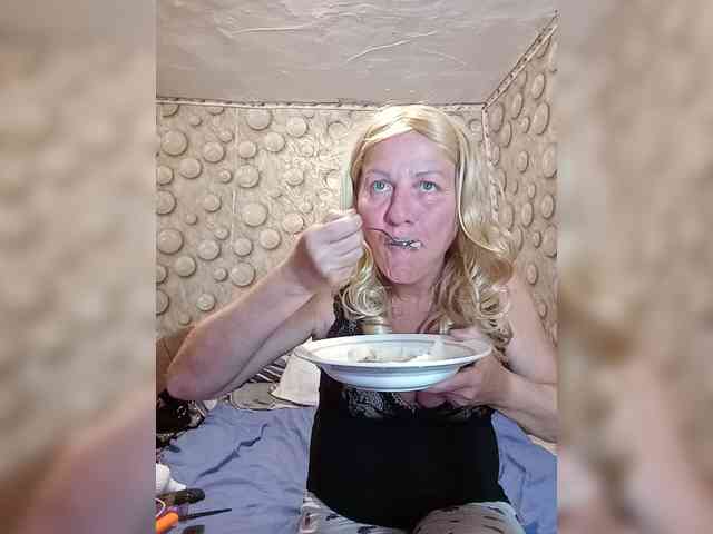 FameLara webcam