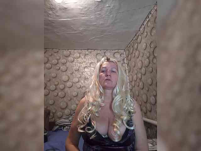 FameLara webcam