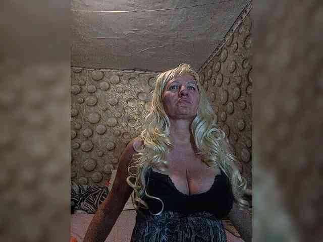 FameLara webcam