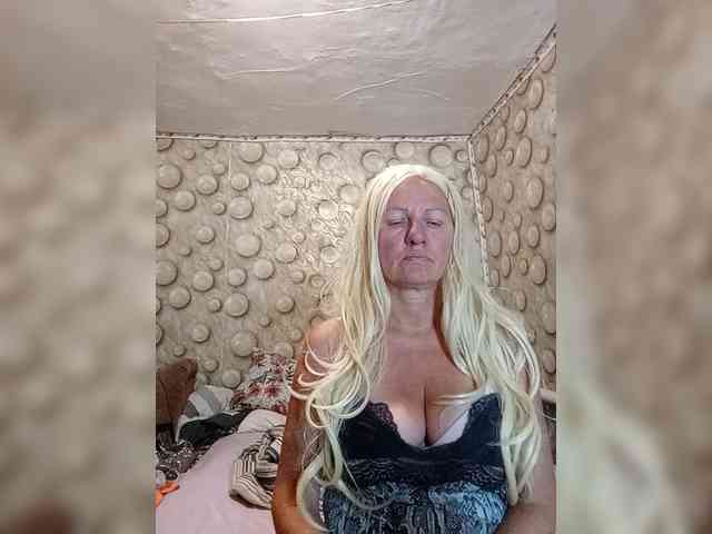 FameLara webcam