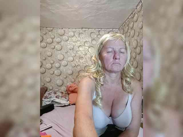 FameLara webcam