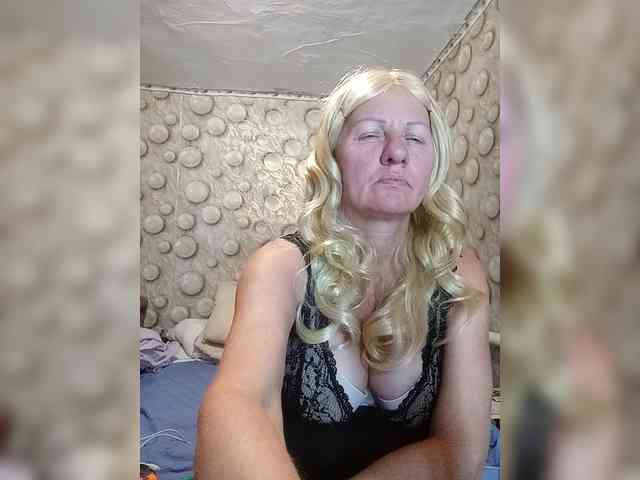 FameLara webcam