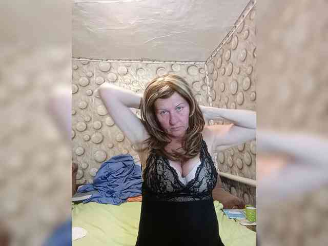 FameLara webcam