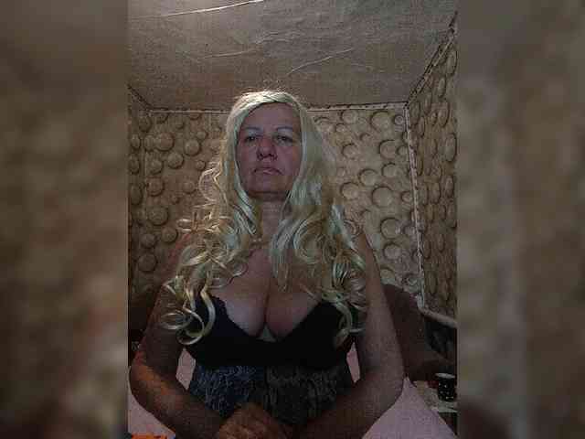 FameLara webcam