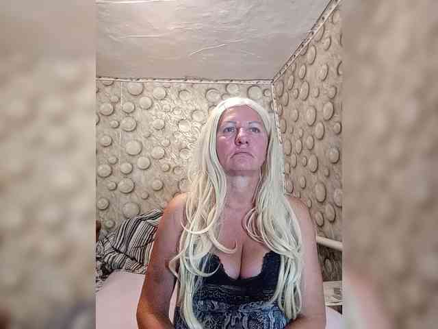 FameLara webcam