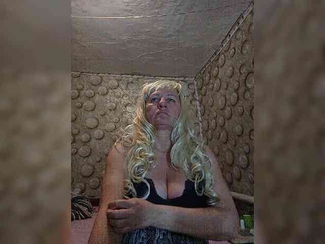 FameLara webcam