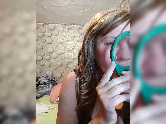 FameLara webcam