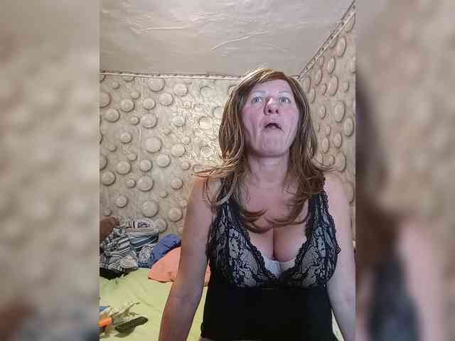FameLara webcam
