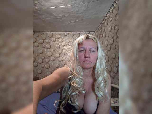 FameLara webcam