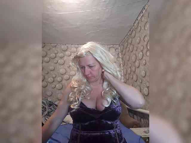 FameLara webcam