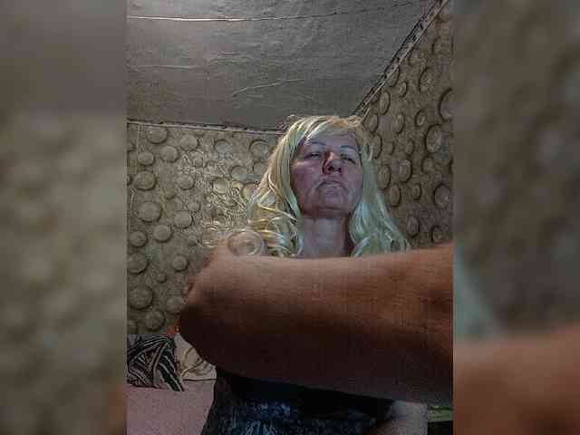 FameLara webcam