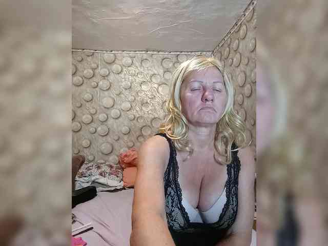 FameLara webcam
