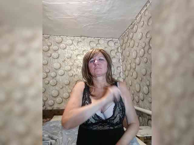 FameLara webcam