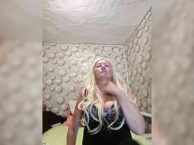 FameLara webcam