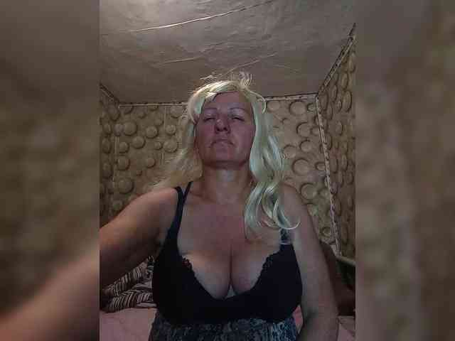 FameLara webcam