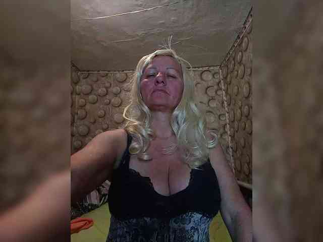 FameLara webcam