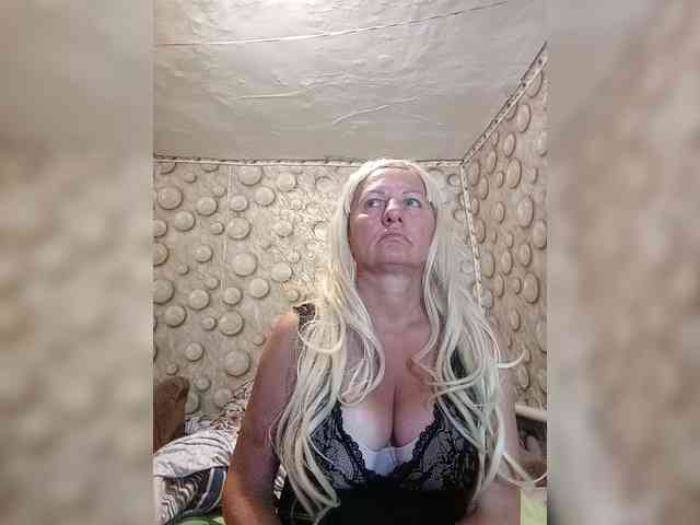 FameLara webcam
