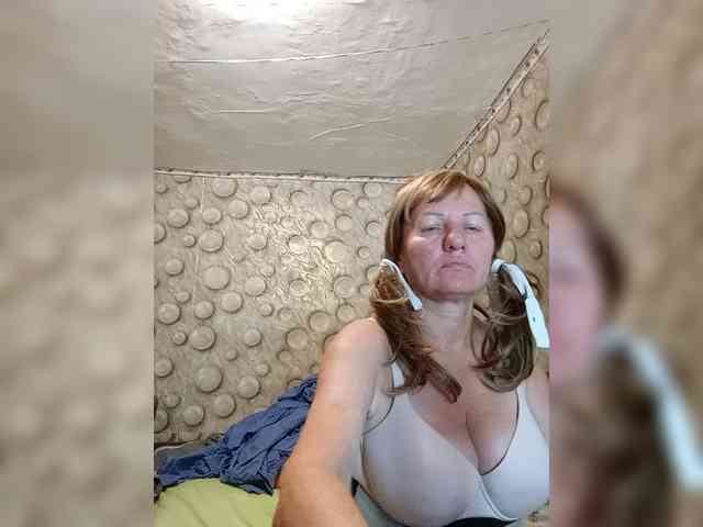 FameLara webcam