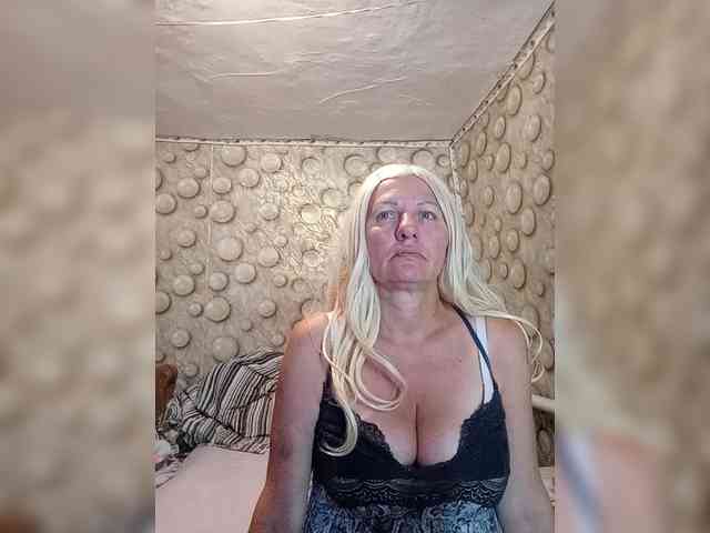 FameLara webcam