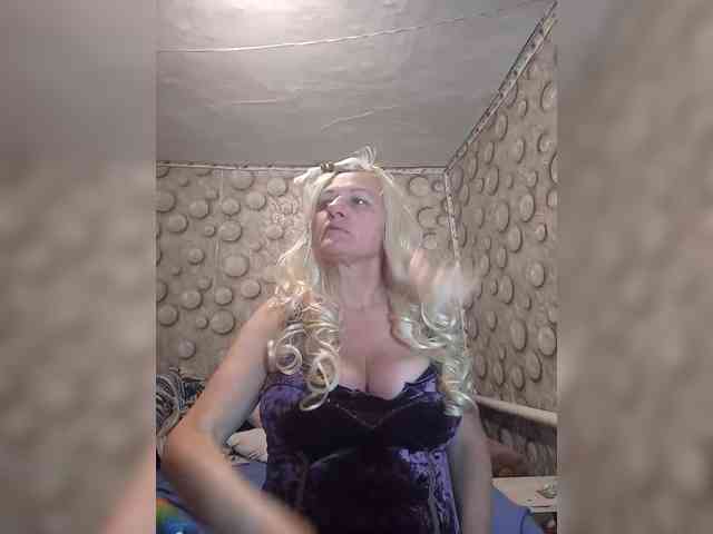 FameLara webcam