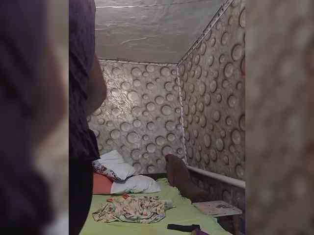 FameLara webcam