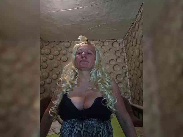 FameLara Live Webcam on BongaCams