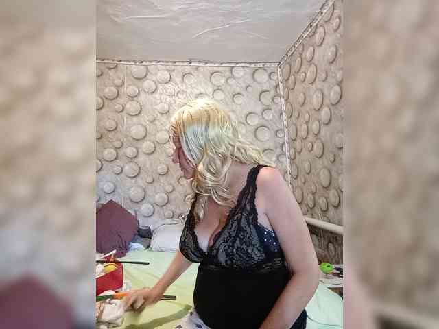 FameLara webcam