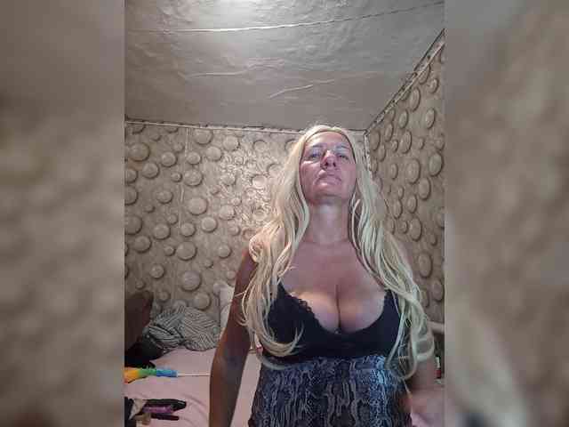 FameLara webcam
