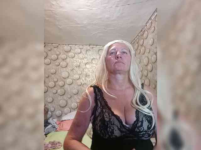 FameLara webcam