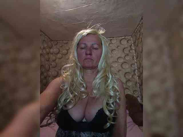 FameLara webcam