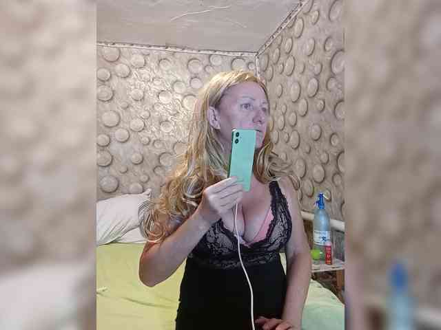 FameLara webcam