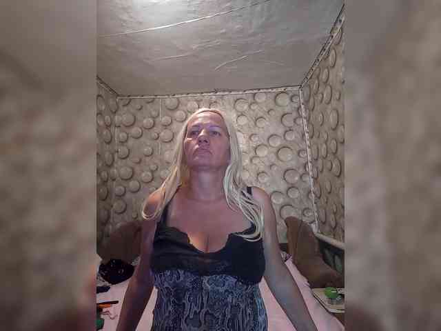 FameLara webcam